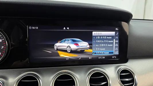 Mercedes-Benz E-Class W213 E300 2019 16