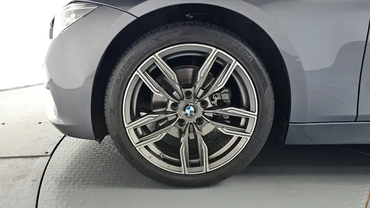 BMW 3 Series (F30) 320d 2017 5