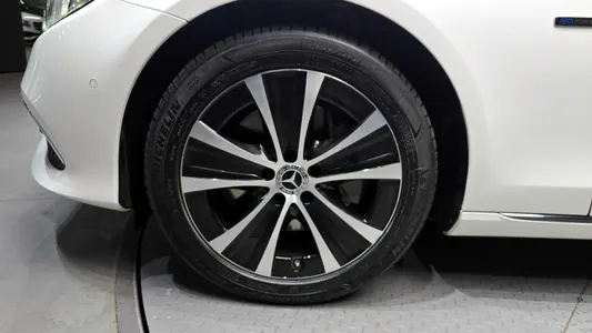 Mercedes-Benz E-Class W213 E300e 2019 5
