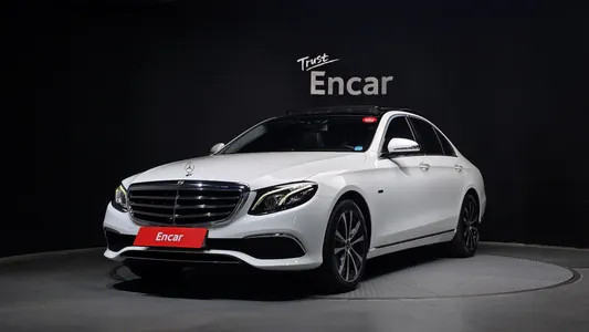 Mercedes-Benz E-Class W213 E300e 2019