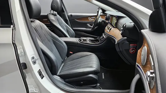 Mercedes-Benz E-Class W213 E300e 2019 11