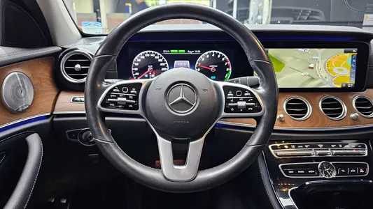 Mercedes-Benz E-Class W213 E300e 2019 13