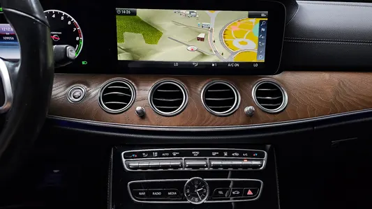 Mercedes-Benz E-Class W213 E300e 2019 14