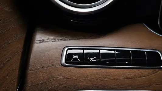 Mercedes-Benz E-Class W213 E300e 2019 19