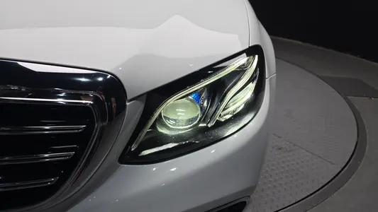 Mercedes-Benz E-Class W213 E300e 2019 22