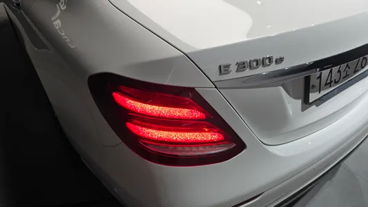Mercedes-Benz E-Class W213 E300e 2019 23