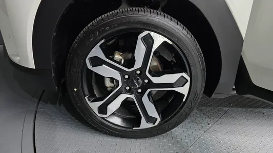 KG Mobility 토레스 HEV 1.5 2WD 2025 5
