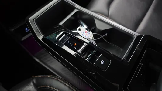 KG Mobility 토레스 HEV 1.5 2WD 2025 9