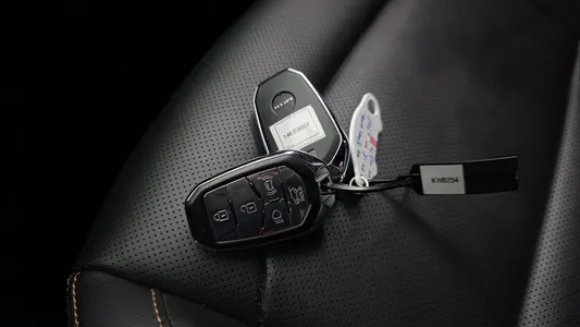 KG Mobility 토레스 HEV 1.5 2WD 2025 18