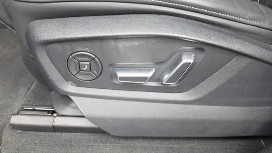 Audi Q8 (4M) 55 TFSI 2023 32