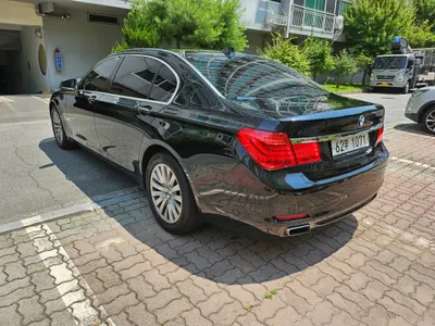 BMW 7 Series (F01) 740Li 2009 4