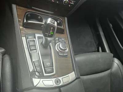BMW 7 Series (F01) 740Li 2009 14