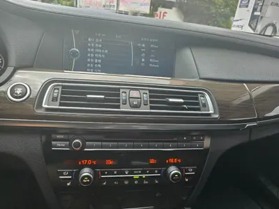 BMW 7 Series (F01) 740Li 2009 15