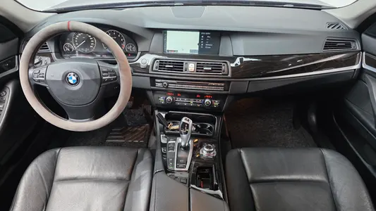 BMW 5 Series (F10) 528i 2012 6