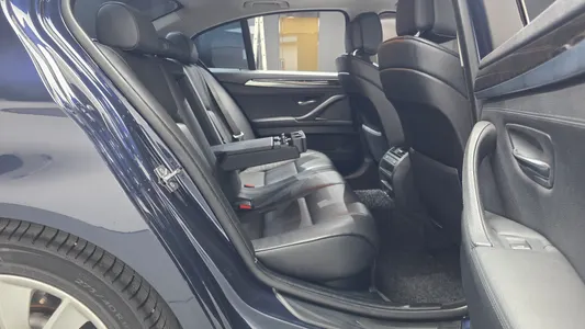 BMW 5 Series (F10) 528i 2012 11