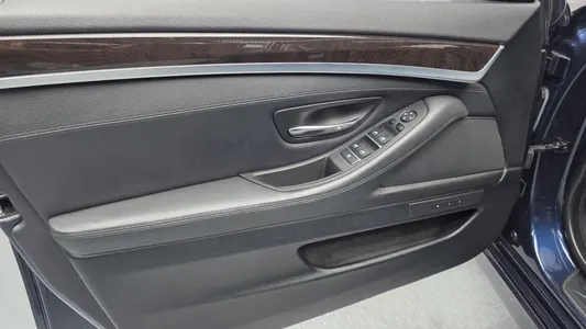 BMW 5 Series (F10) 528i 2012 24