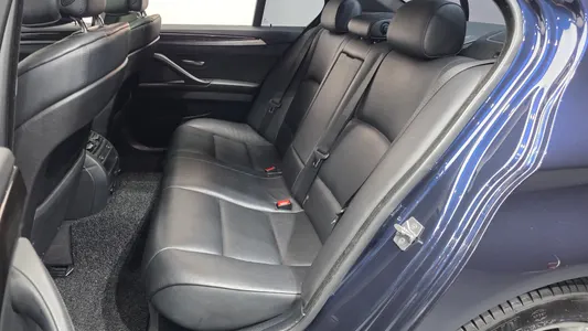 BMW 5 Series (F10) 528i 2012 26