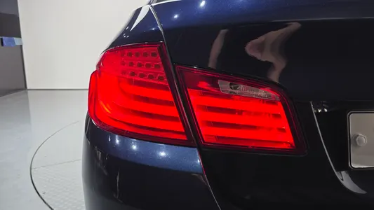 BMW 5 Series (F10) 528i 2012 23