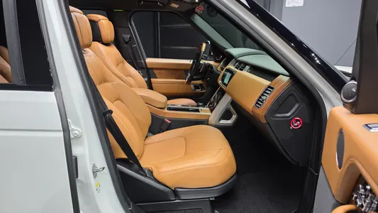 Land Rover 4 4.4 SDV8 AB LWB 2019 10