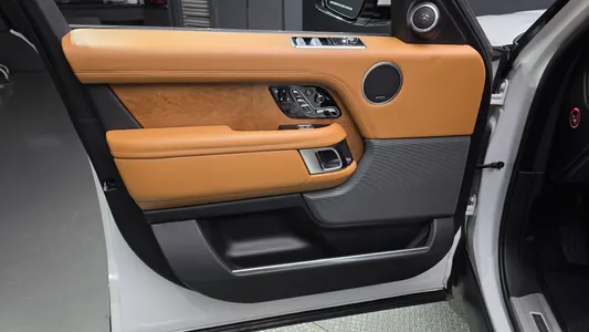 Land Rover 4 4.4 SDV8 AB LWB 2019 24