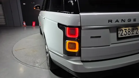Land Rover 4 4.4 SDV8 AB LWB 2019 23