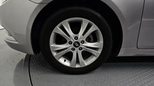 Hyundai YF Y20 2011 5