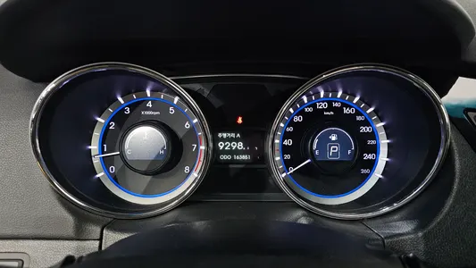 Hyundai YF Y20 2011 8