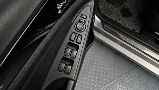 Hyundai YF Y20 2011 12