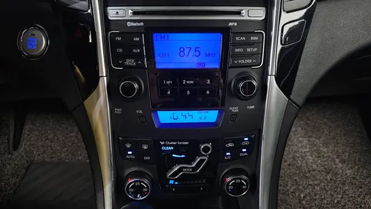 Hyundai YF Y20 2011 13