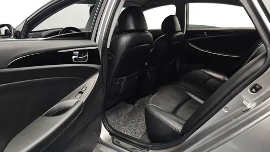 Hyundai YF Y20 2011 14