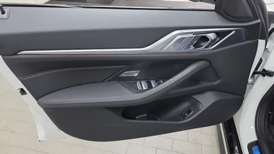 BMW 4 Series (G22) 420i M 2025 24
