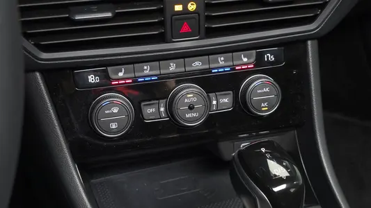 Volkswagen 7 1.5 TSI 2023 18