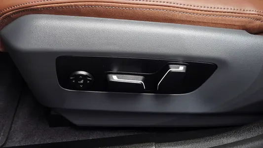 BMW 5 Series (G60) 530i xDrive M 2025 30