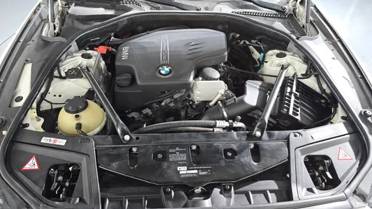 BMW 5 Series (F10) 528i M 2016 6