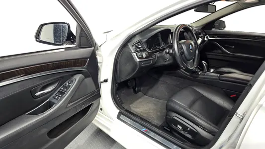 BMW 5 Series (F10) 528i M 2016 10