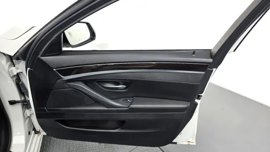 BMW 5 Series (F10) 528i M 2016 25