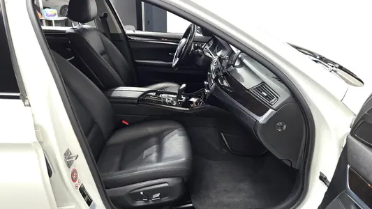 BMW 5 Series (F10) 528i M 2016 27