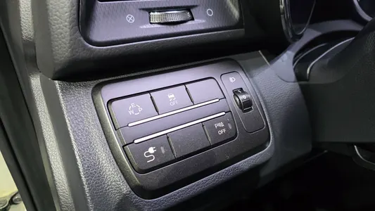 KG Mobility 티볼리 에어 1.6 RX 2WD 2016 12