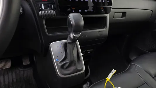 Hyundai Staria 4WD 9 2022 9