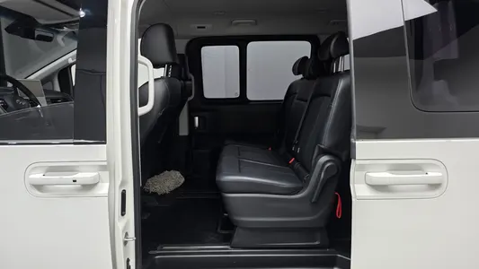 Hyundai Staria 4WD 9 2022 12