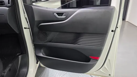 Hyundai Staria 4WD 9 2022 24