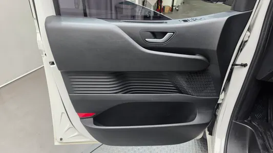 Hyundai Staria 4WD 9 2022 25