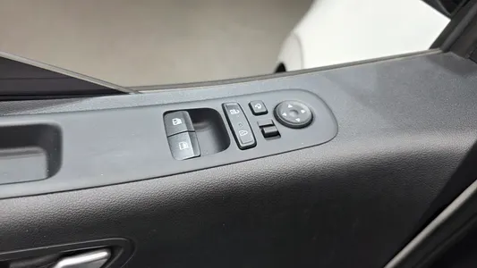 Hyundai Staria 4WD 9 2022 28