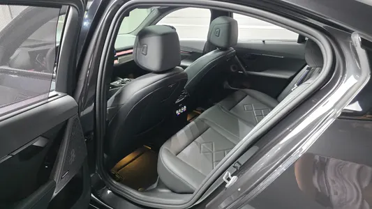 BMW 5 Series (G60) 530i xDrive M 2025 11