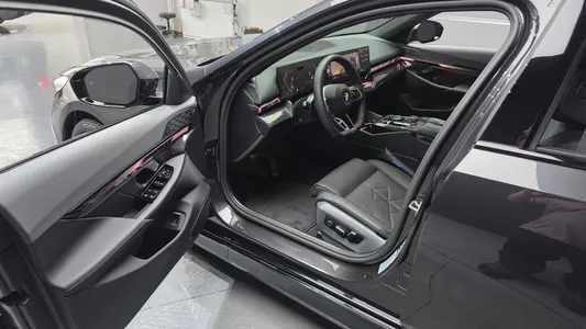 BMW 5 Series (G60) 530i xDrive M 2025 10
