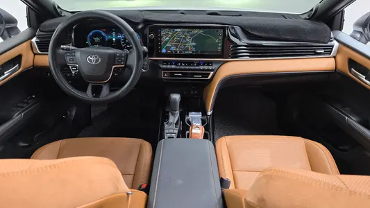 Toyota (XV80) 2.5 XLE 2025 7