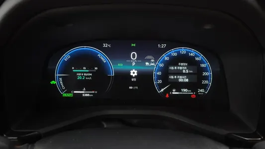 Toyota (XV80) 2.5 XLE 2025 8