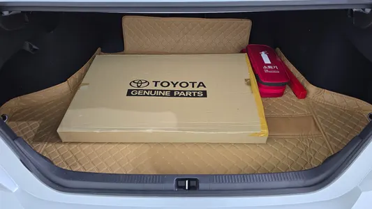 Toyota (XV80) 2.5 XLE 2025 29