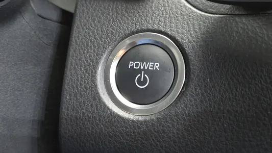 Toyota (XV80) 2.5 XLE 2025 30