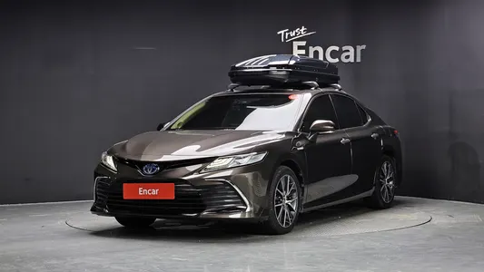 Toyota (XV70) 2.5 XLE 2022